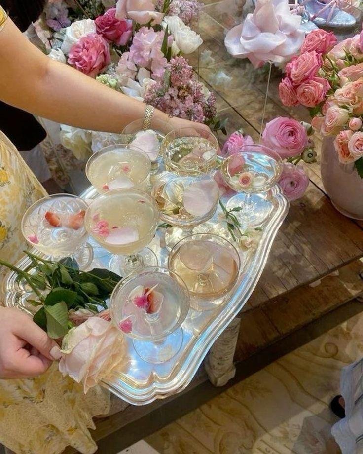 A beautiful setup with nice cocktails on a tray with flowers